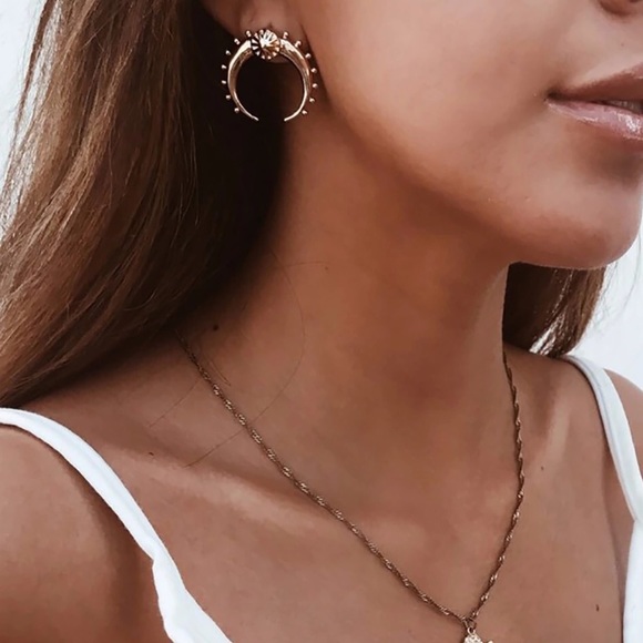 ONE LEFT!!🔥Boho Horn Crescent Moon Gold Earrings - Picture 2 of 6